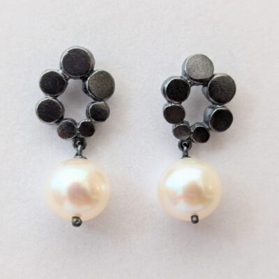 silver stud earrings pearl