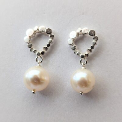 silver stud earrings pearl