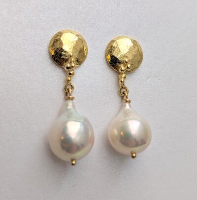 gold stud earrings with pearl