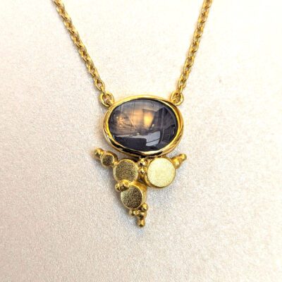 sapphire pendant gold